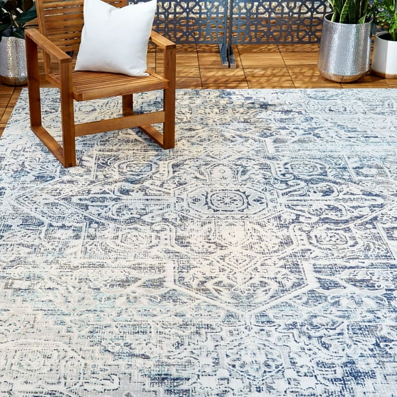 Nicole Miller New York Patio Sofia Fleur Area Rug